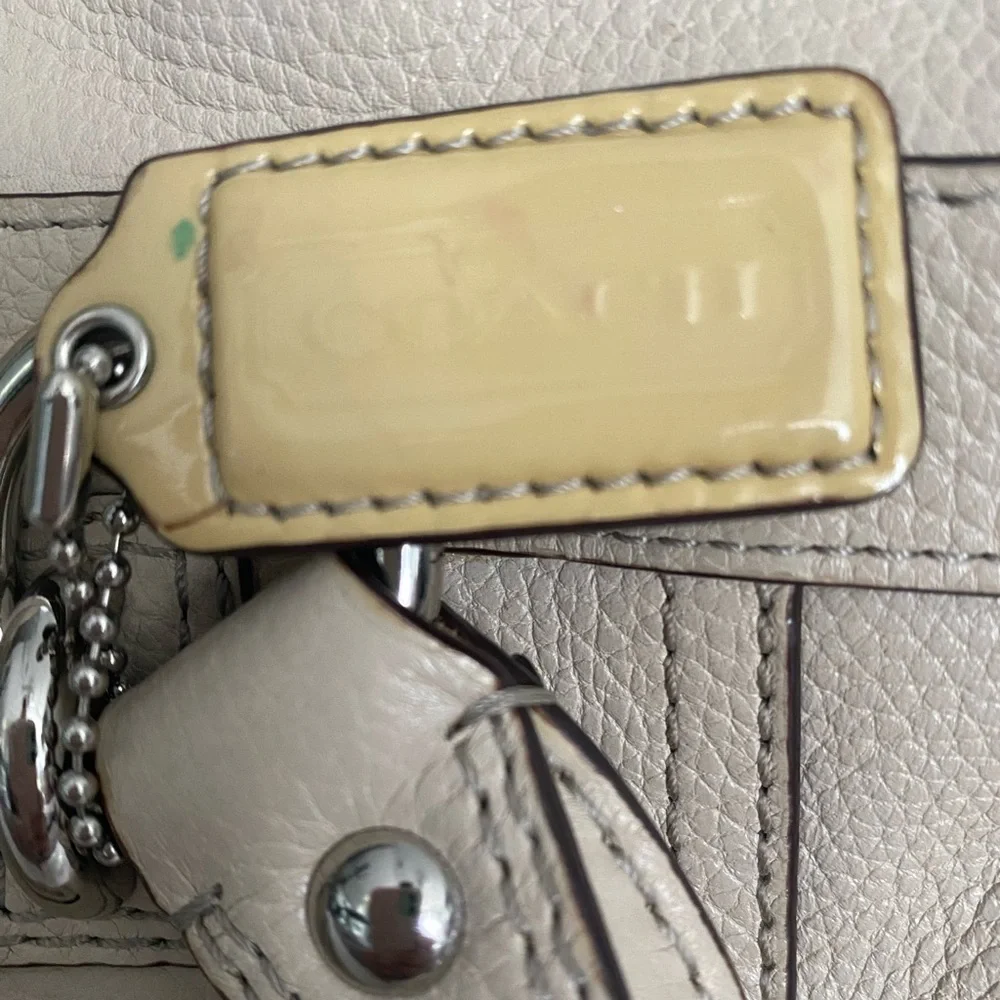 Coach Pebble Stone Leather Purse Medium bag. - Picture 2 of 9